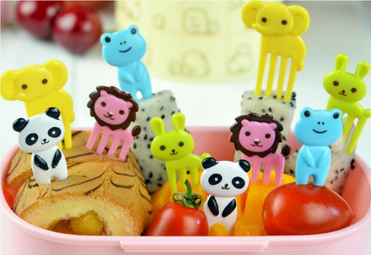 10Pcs Mini Cartoon Animal Farm Sign Resin Fruit Fork Fruit Toothpick Kids Decorative Bento Lunch Tableware Decor Color Random